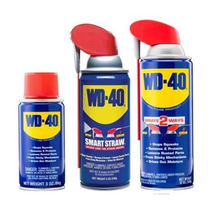 Does WD-40 eat rubber?